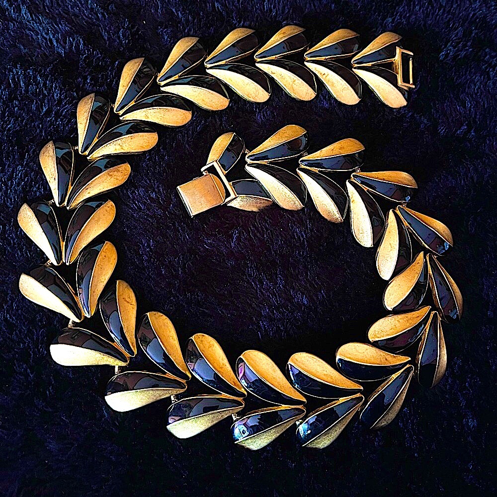 Fernando Originals F. O. Inc. Vintage Matte Gold Tone Enamel Leaf Choker